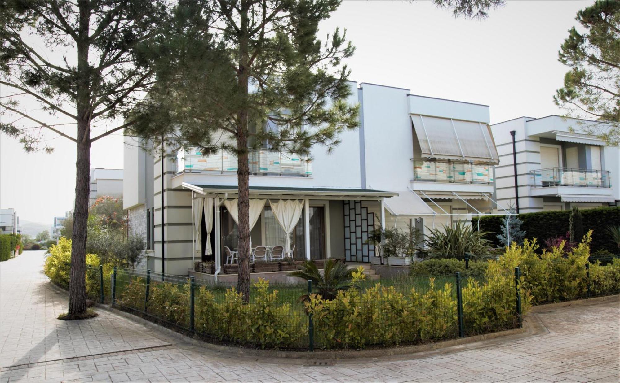 Artino Villa Durres Exterior photo